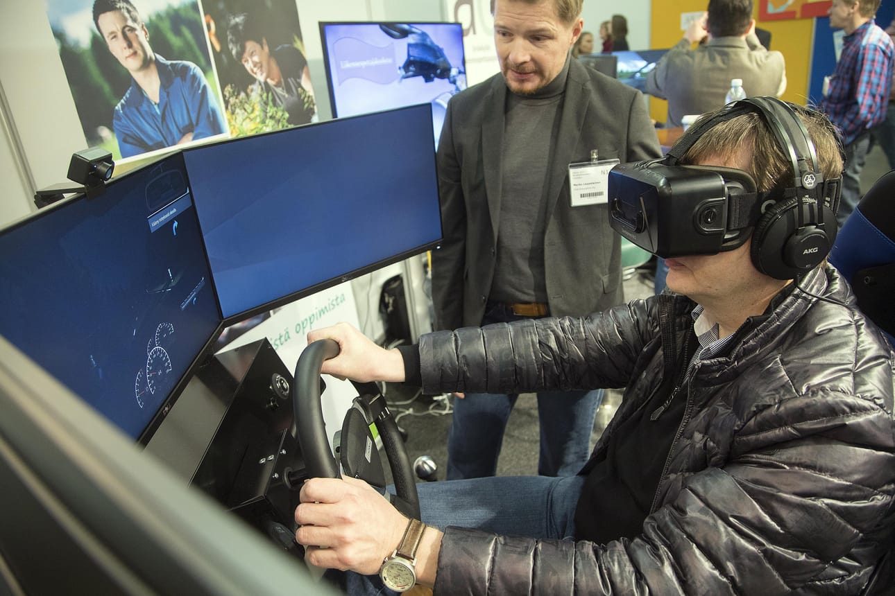 CSE Simulationin projektipäällikön ja liikenneopettajan Marko Lappalaisen mukaan simulaattorin hyödyt opetukselle ovat suurimmat ajokoulutuksen alkuvaiheessa.