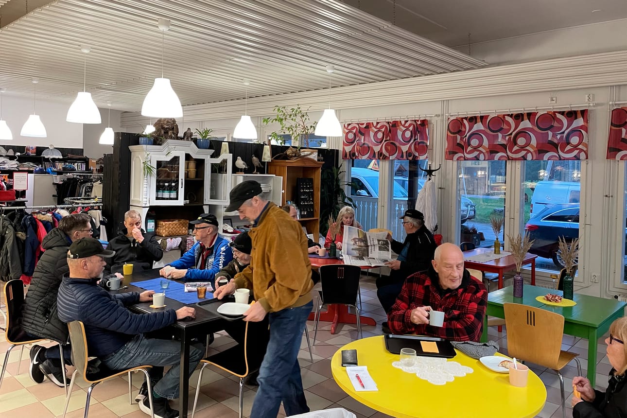 Merijärven kunta kutsuu kuntalaiset aamukahville joka kuukauden ensimmäinen tiistai. Kokoontumispaikkana toimi Huoltis, josta moni ottaa muutenkin vauhtia aamuun.