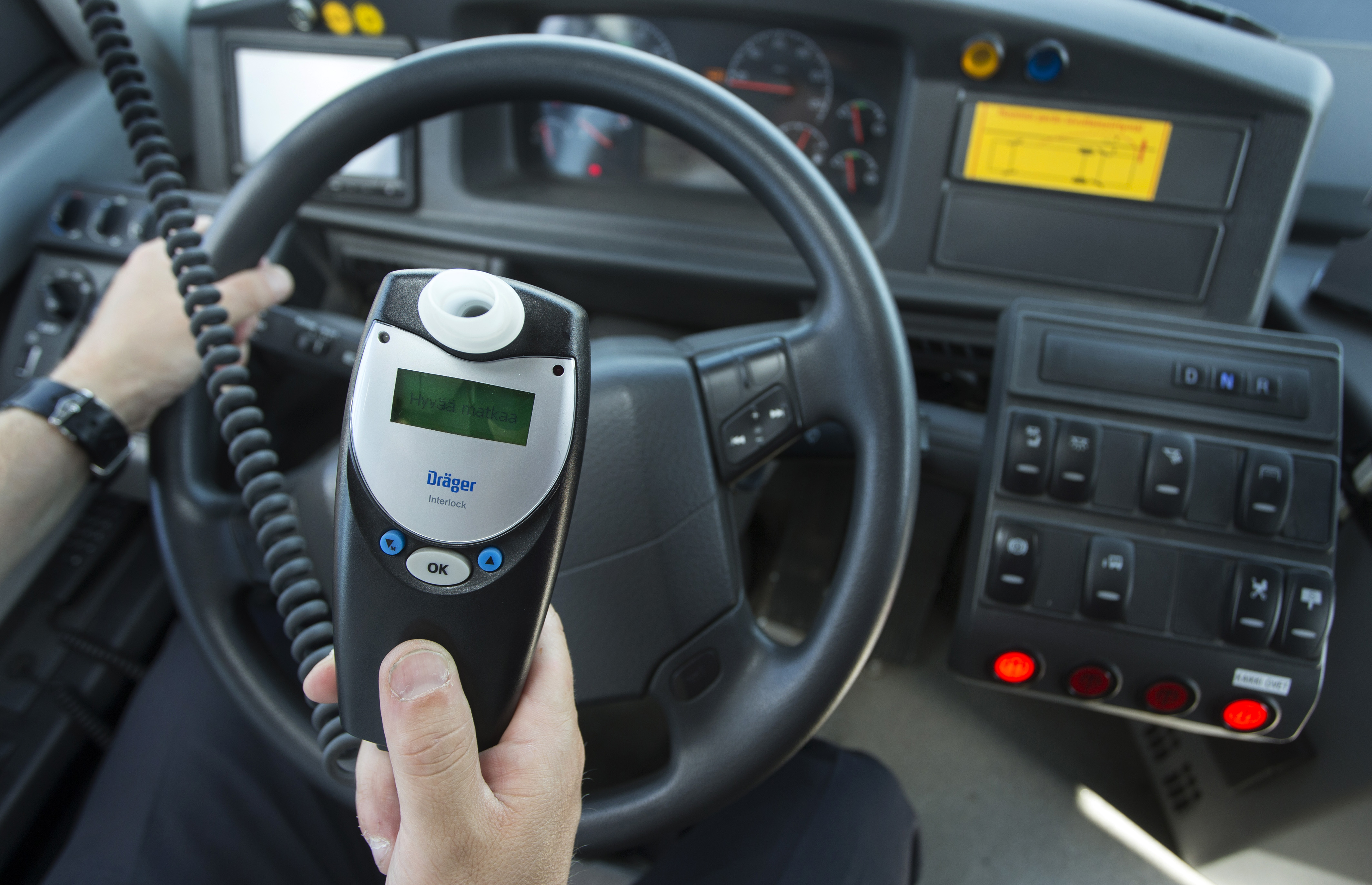 Alkolukko lisää turvallisuutta liikenteessä ja siksi se sopisi vakiovarusteeksi autoihin