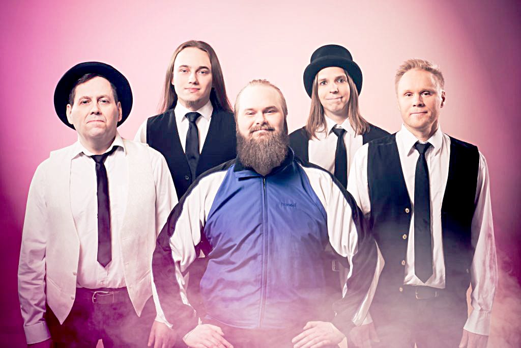 Vasara ja Nauloja -musikaalissa marraskuun alussa kuulaan Leevit and the Leavingsin hittejä sekä Göstan mietteitä hänen elämästään: nuoruudesta, jalkapallosta, talonmiehenä olosta, kappaleiden synnystä ja maailman menosta.