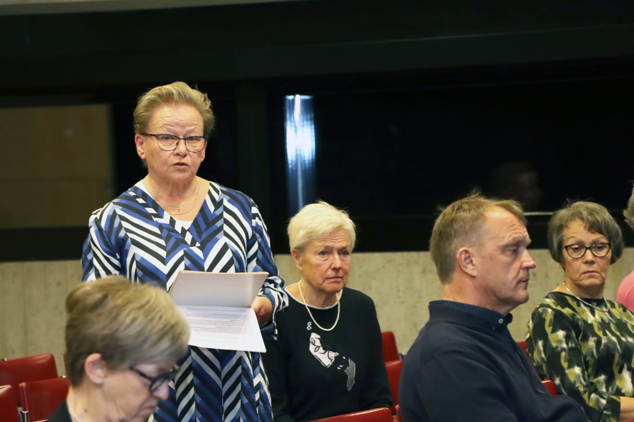 Jurvalainen kirkkovaltuutettu Birgitta Koivula teki kirkkovaltuustolle esityksen, että Kurikan seurakunnassa tehtäisiin vanhustyön strategia.