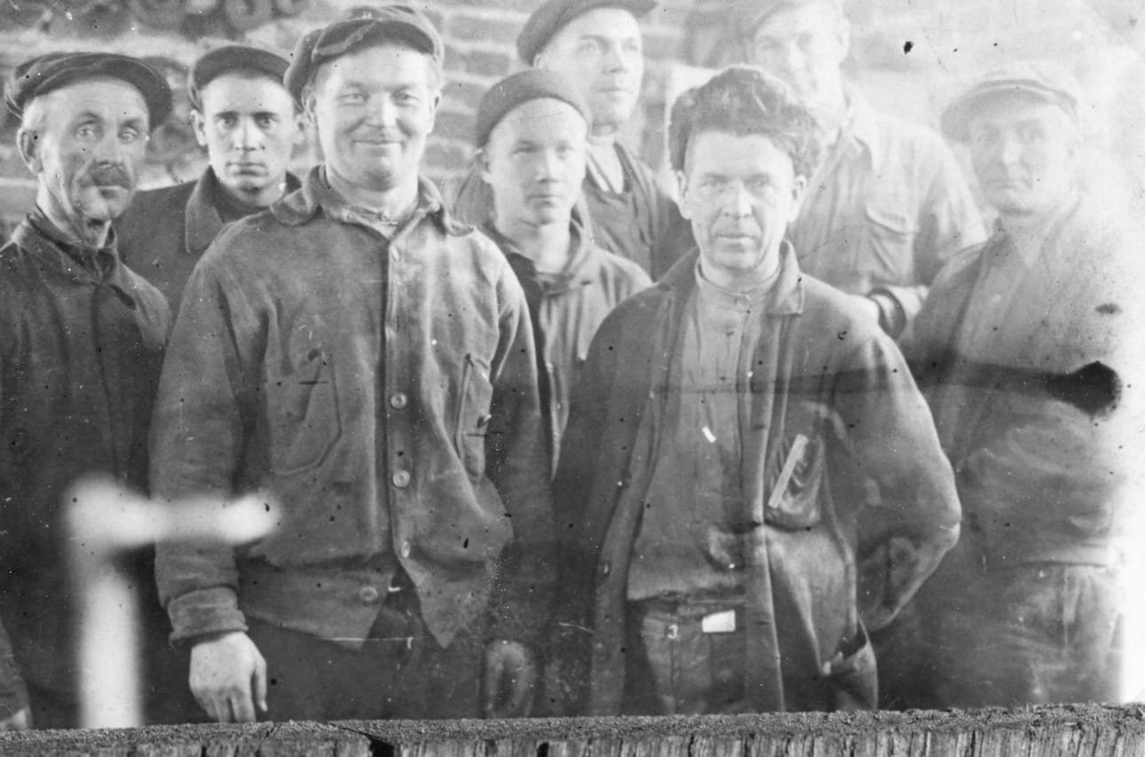 Amerikansuomalaisia Petroskoissa 1930-luvulla. Kaupunkiin päätyi asumaan myös nykyisen Kauhavan alueella syntyneitä amerikansuomalaisia.
