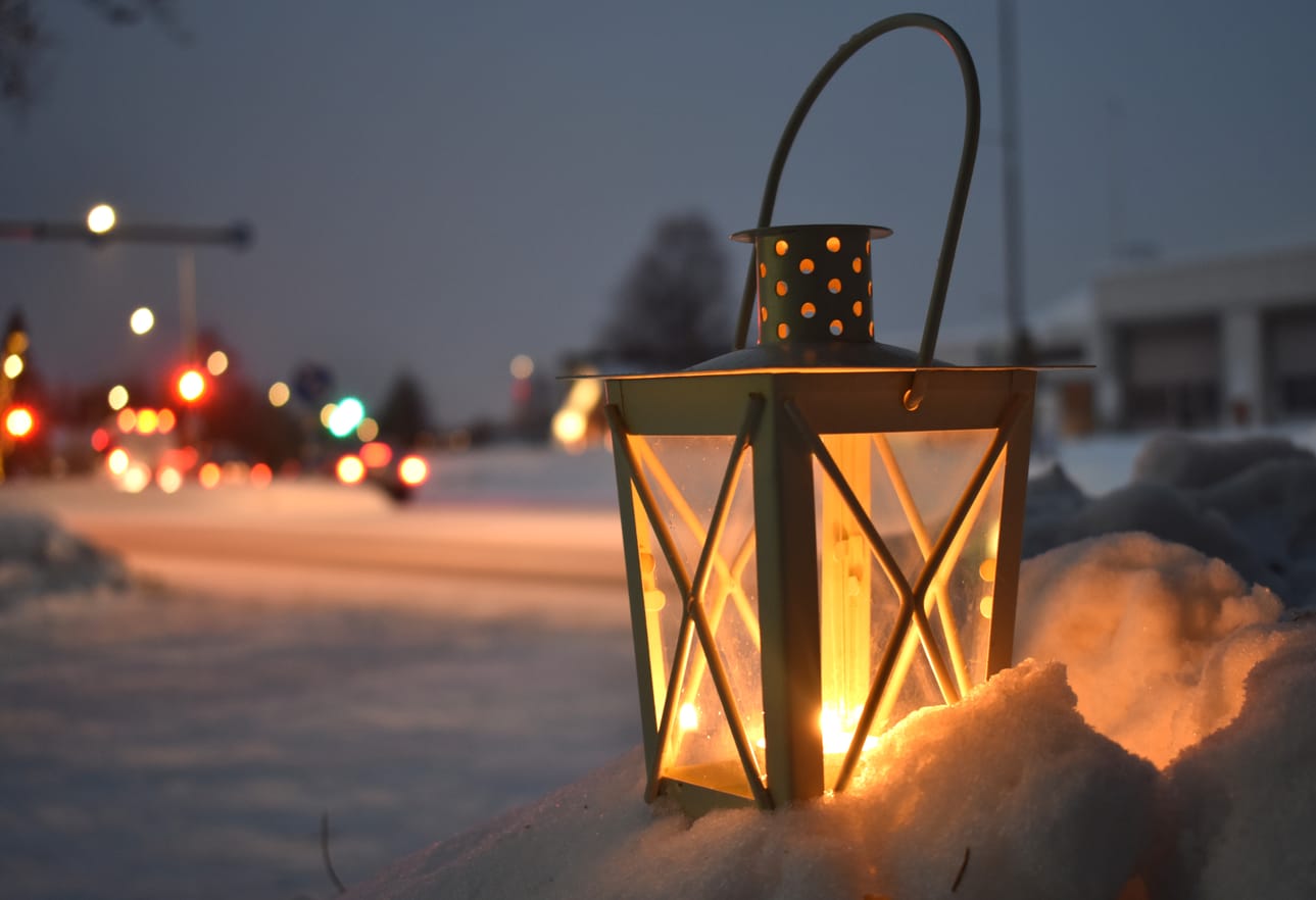 Torstaina on vuoden lyhyin päivä. Tästä eteenpäin valoisa aika alkaa pidentyä, alkuun huomaamattomasti, mutta sitten yhä pitenevin loikkauksin.