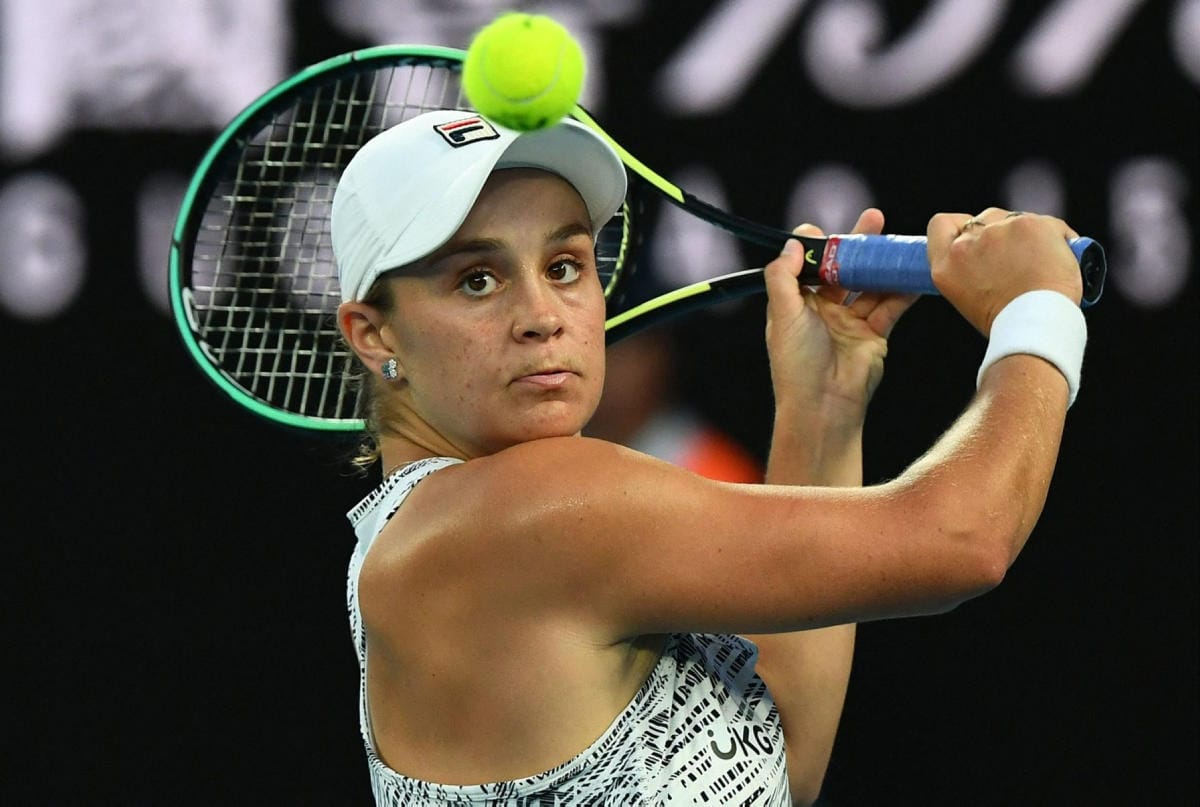Kotiyleisön suosikki Ashleigh Barty kohtaa Australian avoimen tennisturnauksen naisten kaksinpelin loppuottelussa Yhdysvaltain Danielle Collinsin. LEHTIKUVA/AFP