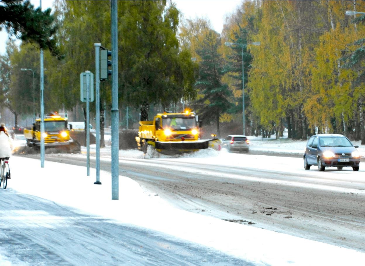 Meni vesikeliksi, kulkuväylät paikoin vaarallisen liukkaita, kertoo lukija Oulusta.
