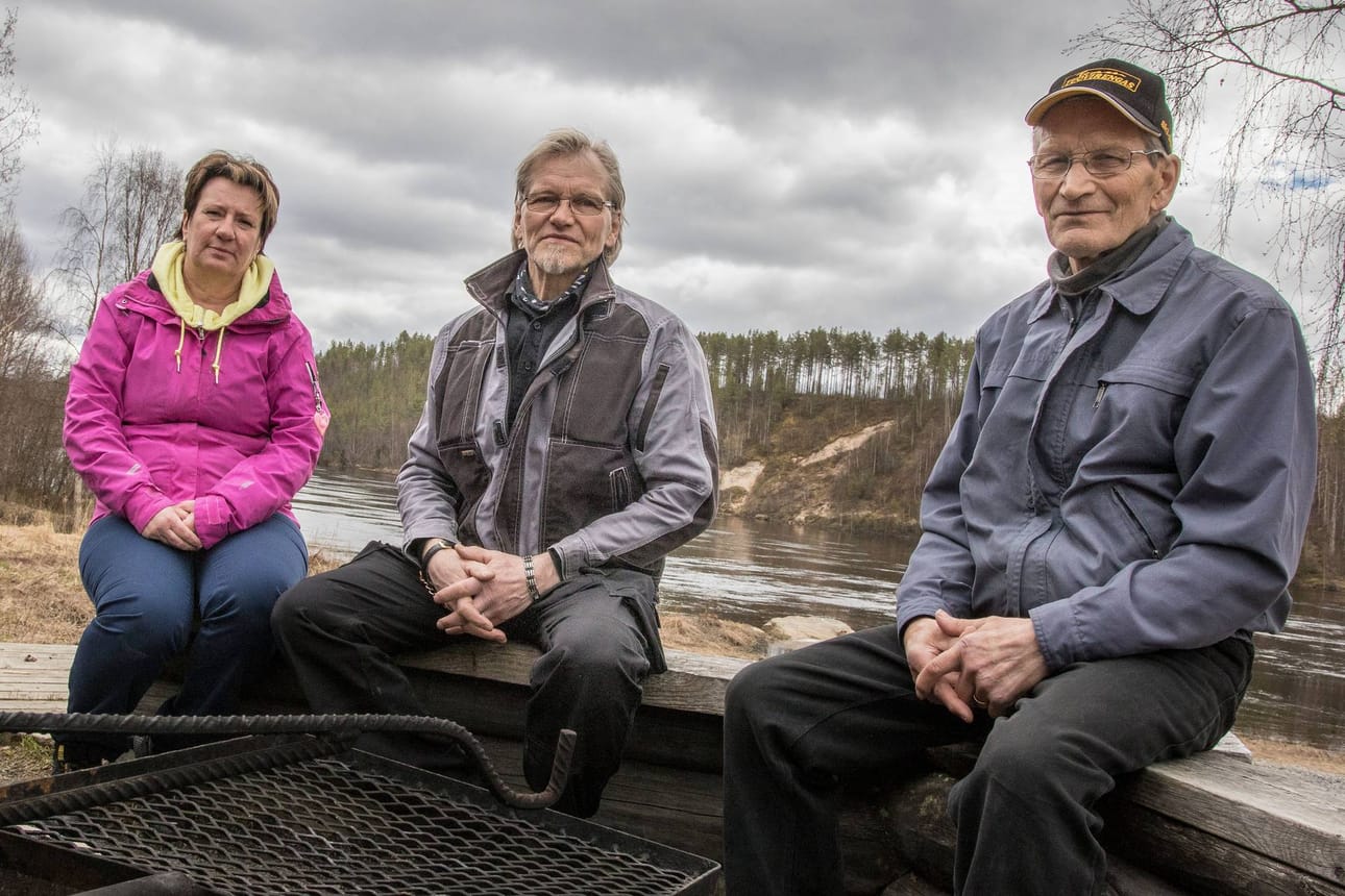 Ranta. Kemijoen jylhät rannat on näkyvissä Viirin rannasta ja laavulta myös Outi Kuvajalle ja Martti sekä Jorma Alaviirille.