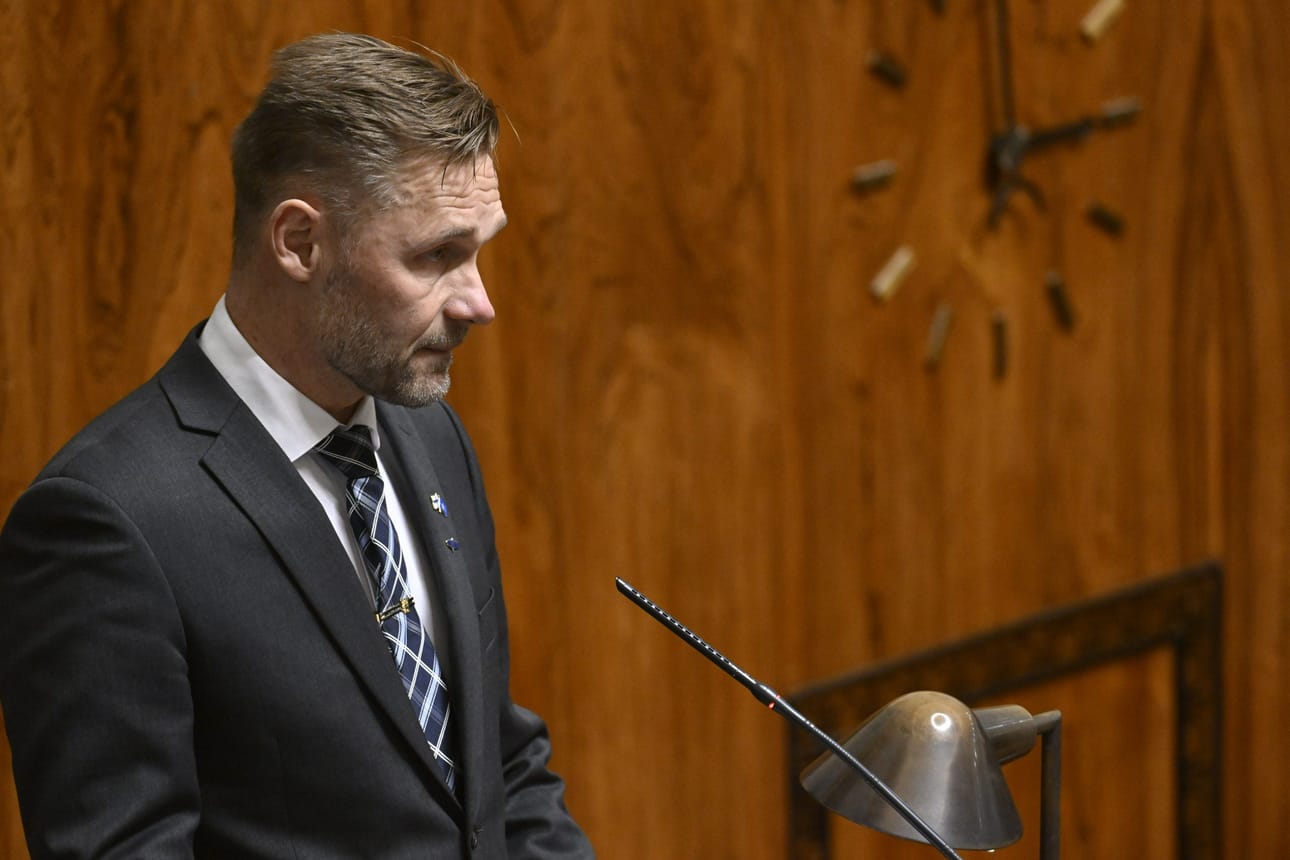 Perussuomalaisten kansanedustaja Tomi Immonen eduskunnan täysistunnossa Helsingissä 20. joulukuuta 2023. LEHTIKUVA / HEIKKI SAUKKOMAA