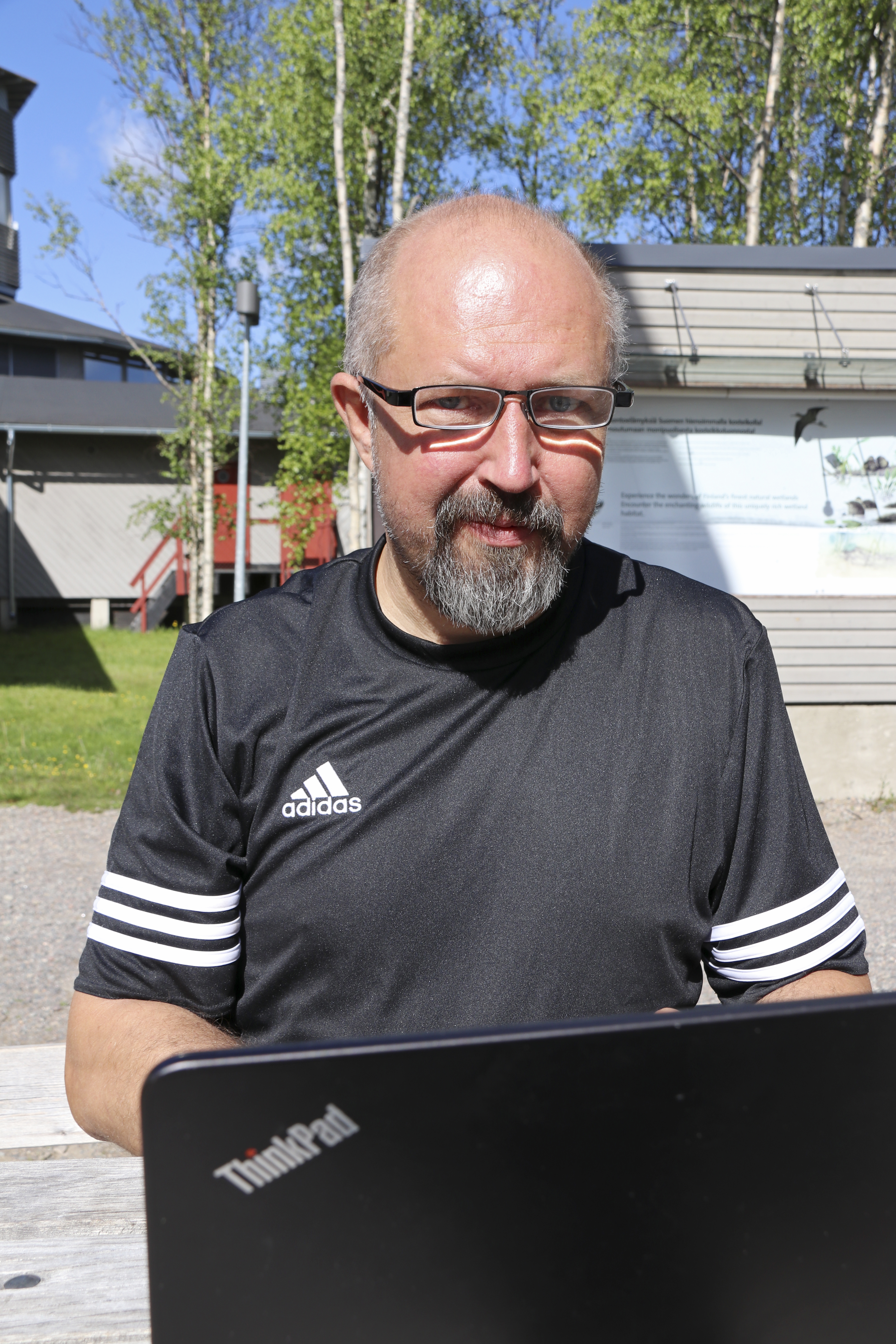 Jarmo Halonen muistuttaa ihmisiä ilmoittamaan suurpetohavainnoista oman alueen petoyhdyshenkilölle. Havainnot kirjataan sähköiseen suurpetohavaintojärjestelmään.