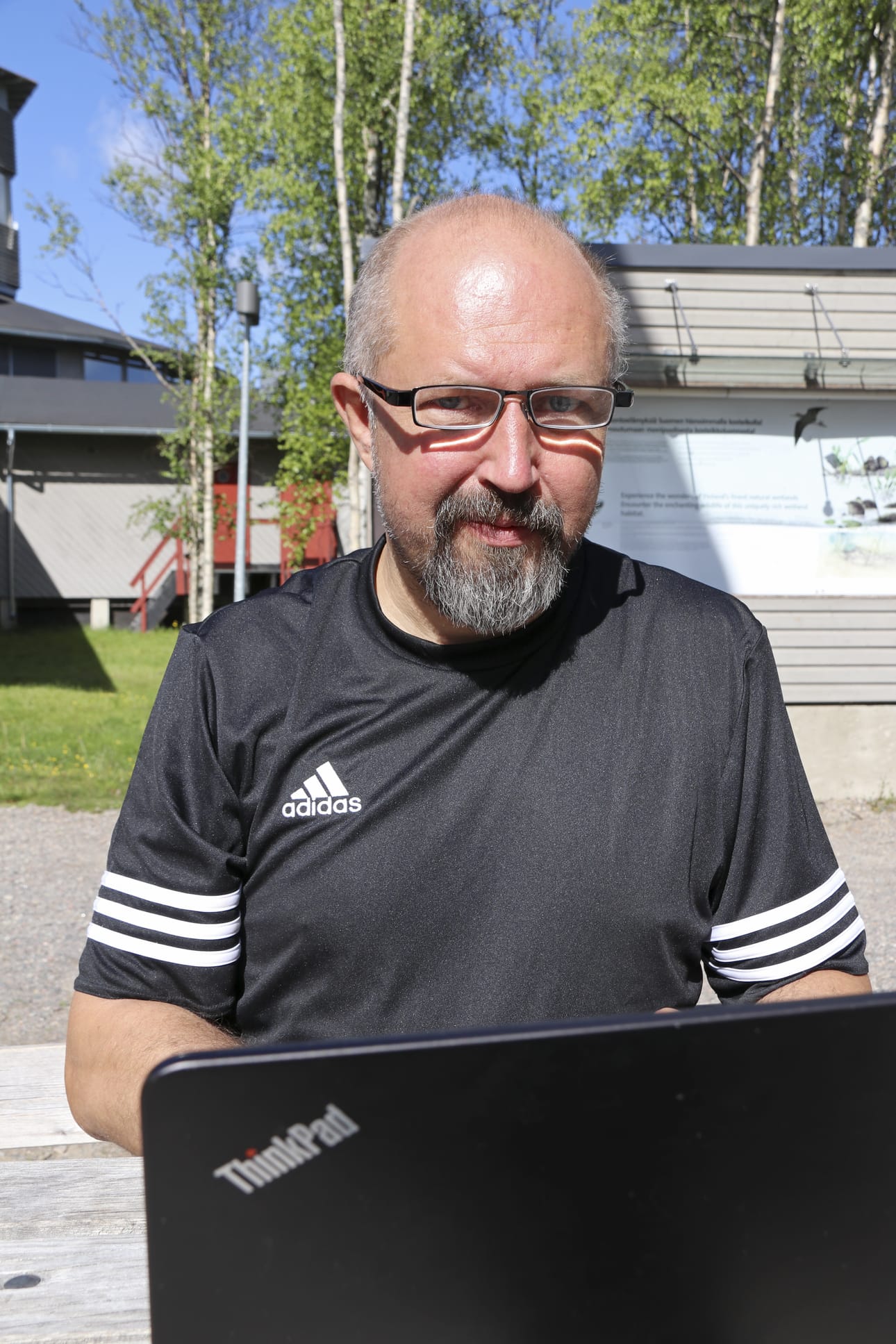 Jarmo Halonen muistuttaa ihmisiä ilmoittamaan suurpetohavainnoista oman alueen petoyhdyshenkilölle. Havainnot kirjataan sähköiseen suurpetohavaintojärjestelmään.