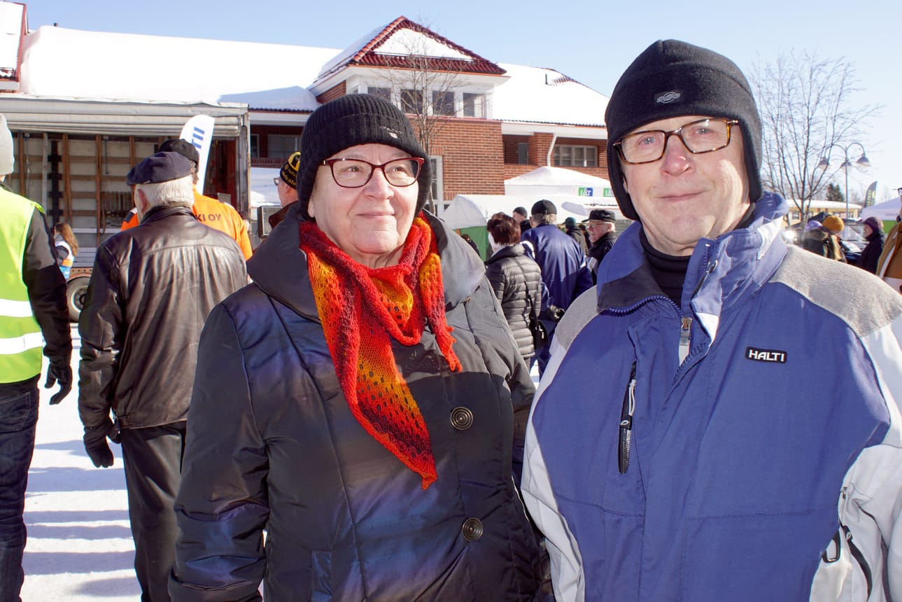 Kari ja Marja Kilpeläiselle metsänhoito Rytingissä sijaitsevalla metsäpalstalla on tärkeää, mutta metsäistä tunnelmaa löytyi Metsäpäivästäkin.