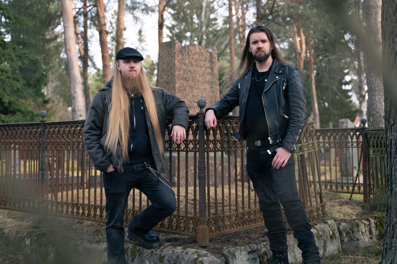 Despiserin musiikissa aiheet ovat usein synkähköjä, mutta meininki rento. – Metallimusiikin soittaminen ei tee oloa pahemmaksi, vaan päinvastoin. Treeneissä ja keikoilla tulee hyvä olo, sanovat laulaja-kitaristi Tomi Tuomaala (vas.) ja basisti Antti Halonen.