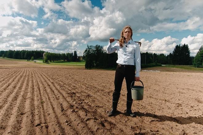 TV-sarja kertoo maaseudun, maakuntien ja maalaisuuden vaikutuksesta Suomeen ja suomalaisuuteen. Sitä juontaa toimittaja Olavi Seppänen. KUVA: Jari Fagerholm