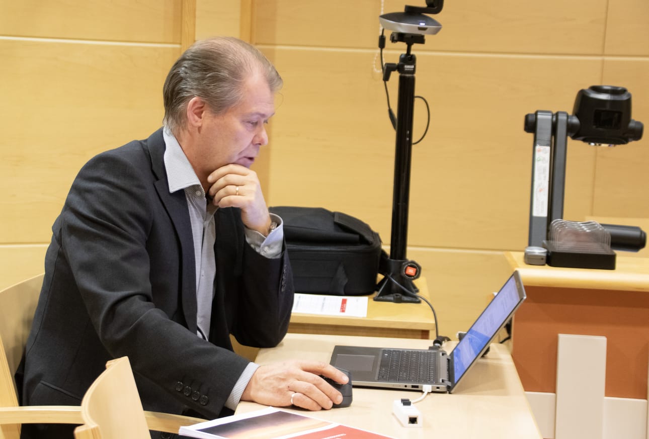 Samuli Yrjänä on kohtuullisen tyytyväinen siihen, miten Pyhännän taloudenpito onnistui viime vuonna. Arkistokuva.