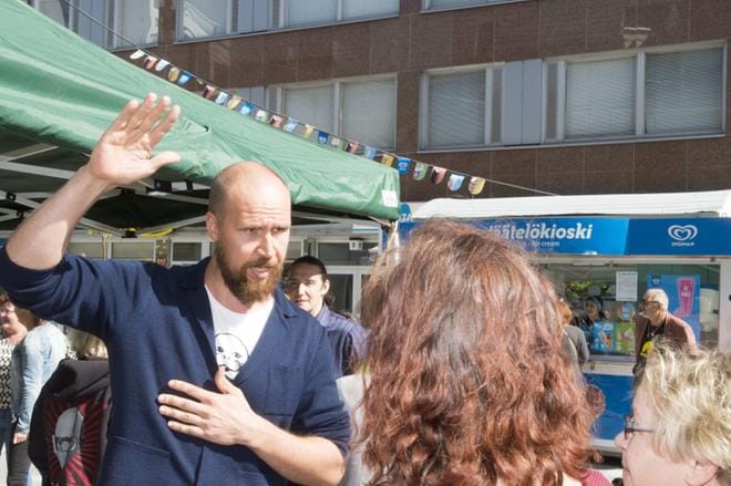 Kun kaikki oli vielä hyvin. Puheenjohtaja Touko Aalto osallistui elokuussa puolueensa eduskuntaryhmän kesäkokoukseen Kouvolassa. KUVA: Kimmo Penttinen/Arkisto