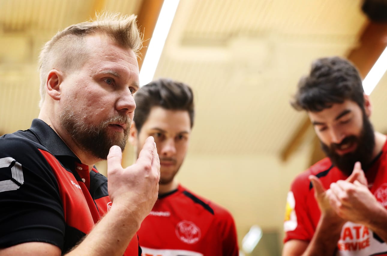 Oululainen Sami Kurttila (vas.) johdatti VaLePan Suomen mestariksi.