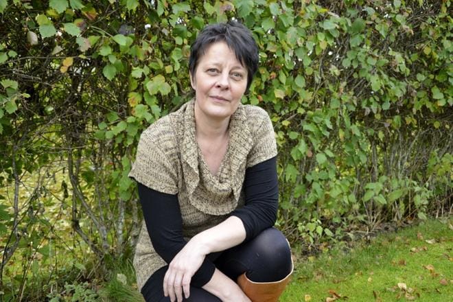 Mervi Heikinmäen järjestämässä tilaisuudessa puhutaan päihteistä, riippuvuuksista ja hoitoonpääsystä. KUVAT: SAILA COLLANDER