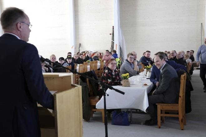 Monitoimihallissa pidettiin harjakaiset perjantaina puoliltapäivin. Kuva: Johanna Kataja
