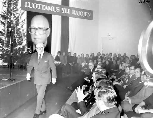 Luottamusta. Presidentti Urho Kekkonen kampanjoi Oulussa valmistautuessaan vuoden 1978 presidentinvaaleihin. Tässä hän on Oulun sosialidemokraattien vieraana Pohjankartanossa joulukuussa 1977. Filosofian kandidaatti Lasse Lehtinen osoittaa ensi viikolla tarkistettavassa väitöskirjassaan, että SDP:n jarrumiehet pystyivät viivyttämään suomettumista parilla vuosikymmenellä. Samalla ehkä pelastettiin suomalainen demokratia.
