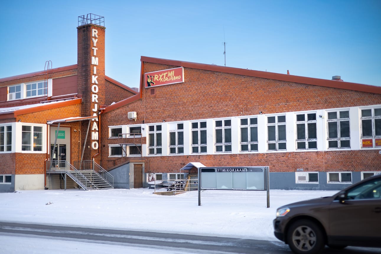 Rytmikorjaamo Oy:n talousvaikeudet johtuvat ennen kaikkea suuresta velkataakasta, jota ei ole pystytty lyhentämään suunnitellusti. Vuoden 2011 remontista on yhä maksamatta noin 2,6 miljoonaa euroa, ja korkojen sekä muiden kulujen nousu on pahentanut tilannetta. Yhtiön omistavat Into Seinäjoki Oy (57 %) ja Seinäjoen kaupunki (43 %), ja sen tulot perustuvat vuokratuloihin sekä Selmu ry:n ravintolatoiminnan korvaukseen. Arkistokuva.