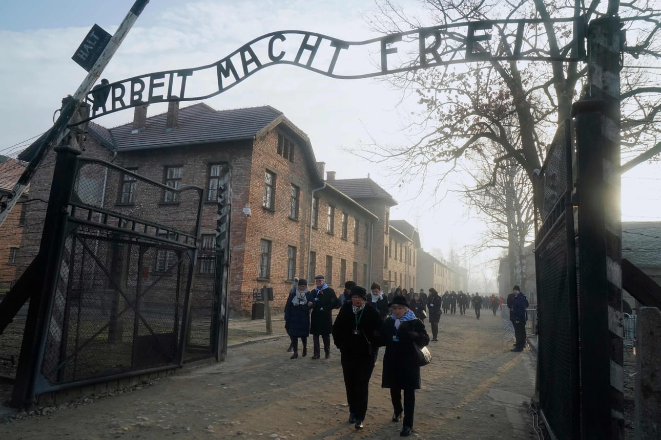 Natsien arvioidaan surmanneen Auschwitzissa yli miljoona ihmistä, joista enemmistö oli juutalaisia. Puolassa sijainnut keskitysleiri toimii nykyisin museona.