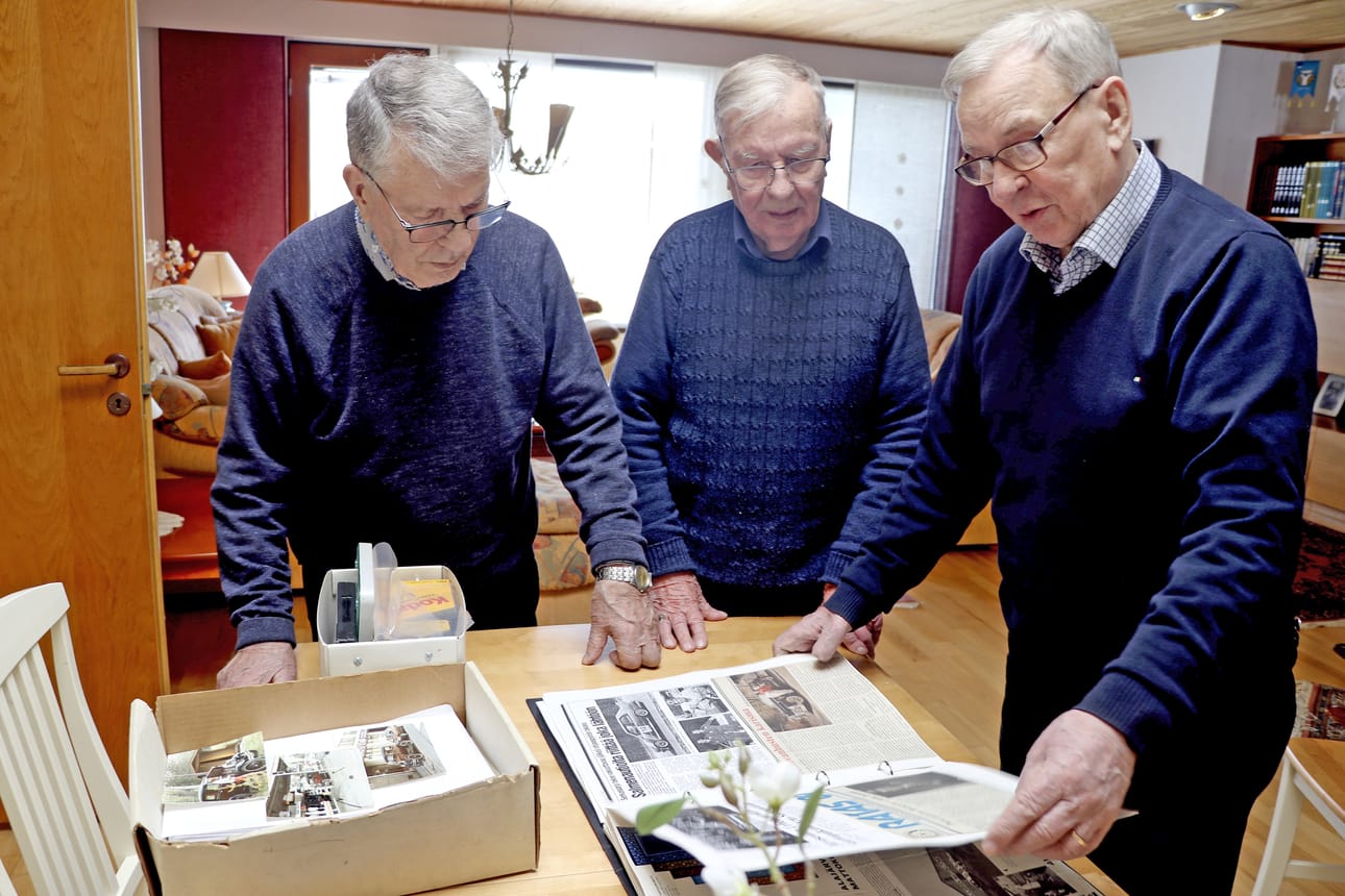Pekka, Benjam ja Erkki Salmenautio olivat teollisen mattojen kudonnan edelläkävijöitä Järviseudulla. Leikekirjan sivut ovat täynnä muistoja vanhoilta ajoilta.