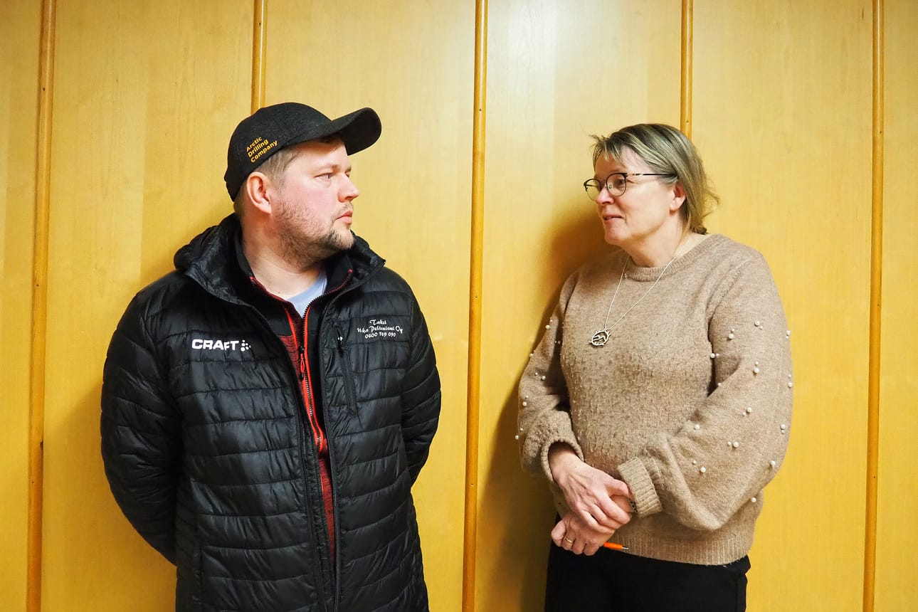 Sokli jakaa mielipiteitä Savukoskella entistä voimakkaammin, tietävät taksiyrittäjä Mika Peltoniemi ja kunta-alan töistä Sokli oy:n yhteisövastaavaksi siirtynyt Eeva-Maria Maijala.