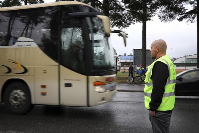 Vaaran tuntu lisääntyi, kun linja-autokin liikkui koululaisten kanssa samaan aikaan.