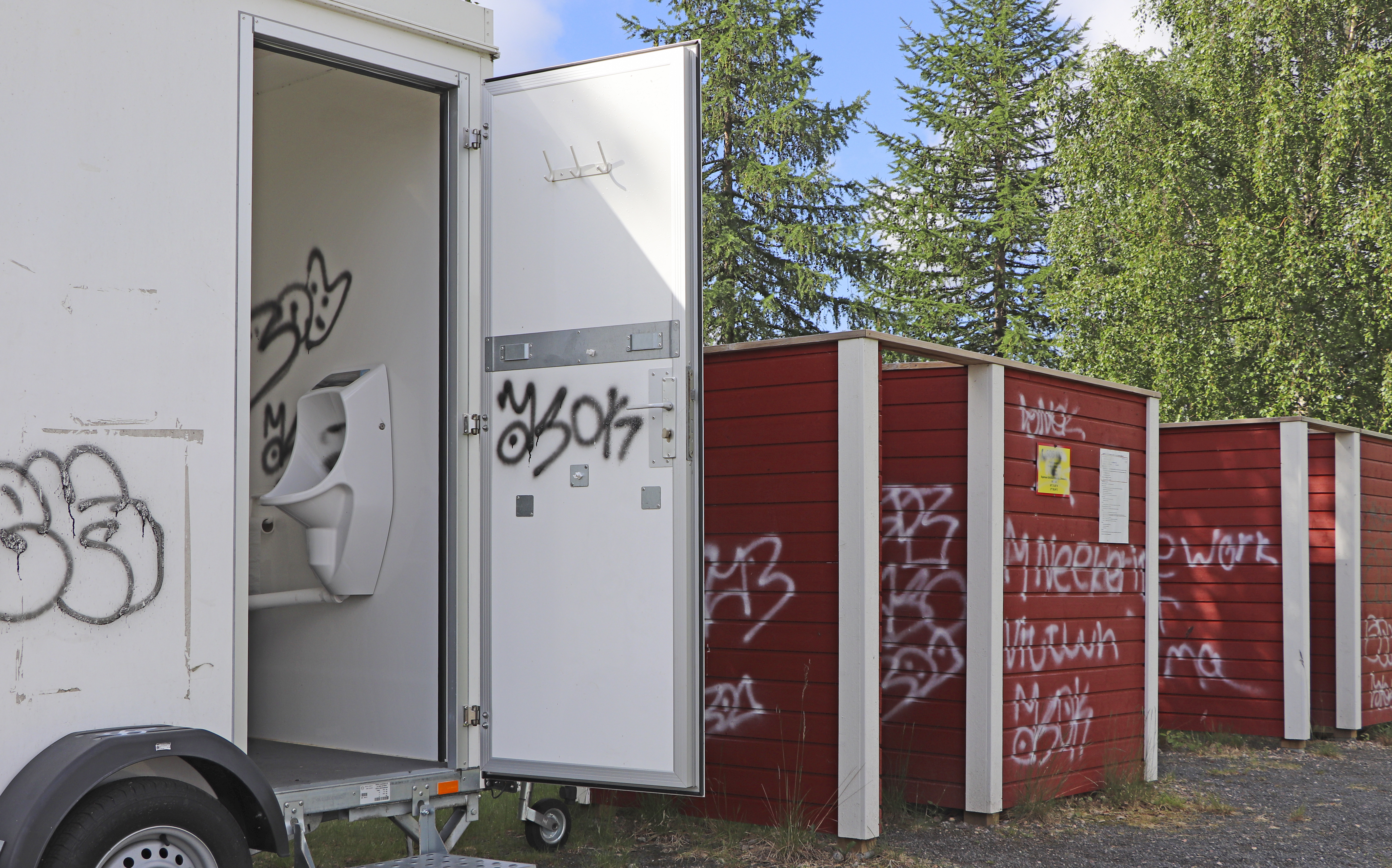 Pudasjärven uimarannoilla toistuvat kesäisin samat ongelmat – ilkivallasta voi koitua isot kustannukset kaupungille