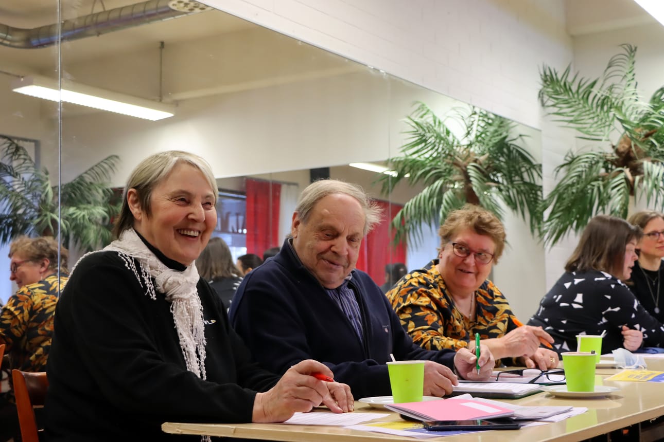 Hyväntekeväisyyskonsertin pani alulle Laulukööri Mesikset. Kuvassa heistä Anna-Liisa Jyrä, Matti Saari ja Hilkka Muotio.