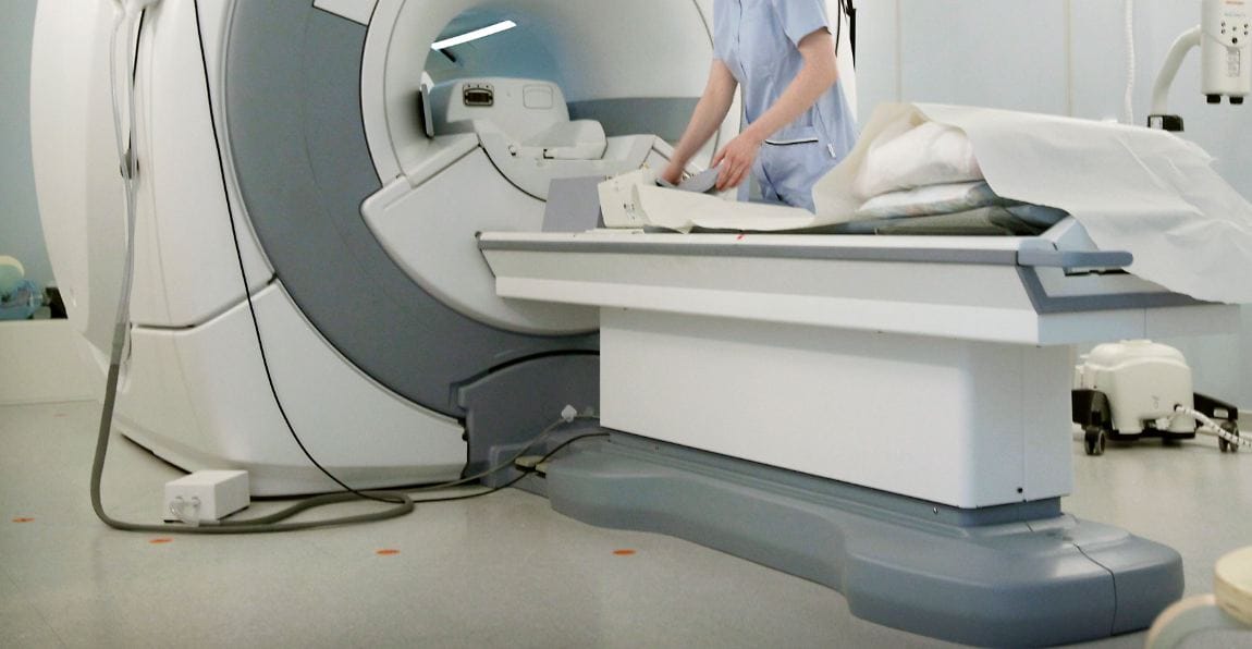 Osallistujien aivot mitattiin magneettikuvauksella.