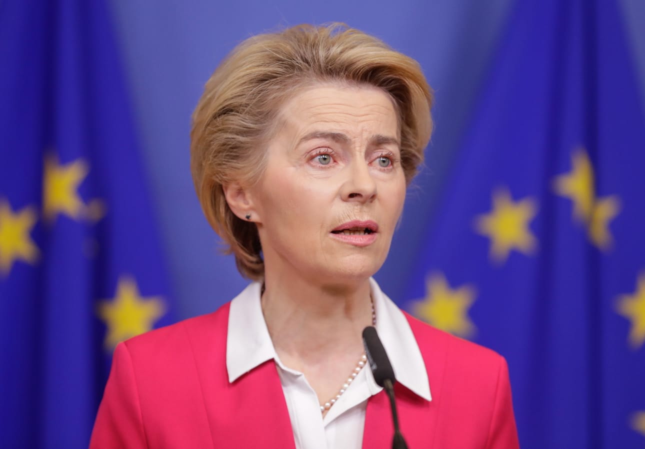 EU:n komission puheenjohtaja muistutti, että tammikuun lopussa EU:sta eroavaa Britanniaa sitovat vuoden loppuun asti unionin säännöt.