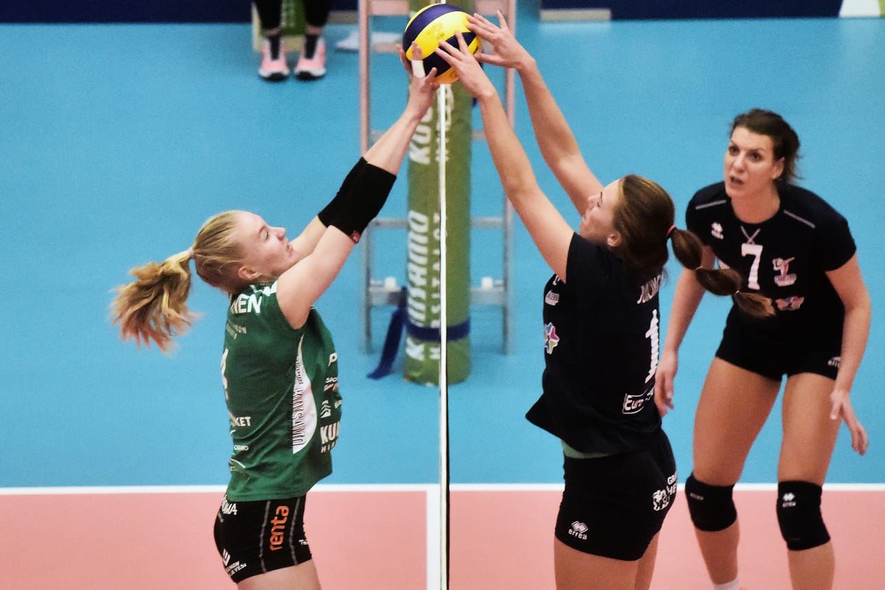 Pölkky Kuusamo pelaa tänäkin vuonna belgialaisjoukkuetta vastaan Challenge Cupissa. Kuvassa Nea Haatainen (vas.) viime marraskuussa Kuusamossa pelatussa Pölkky Kuusamon ja Sharks Charleroin kohtamisessa.