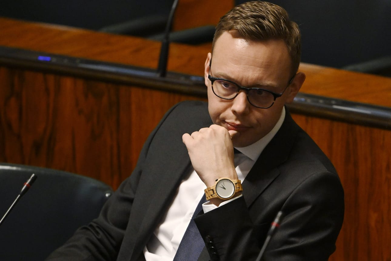 Matias Marttinen kertoo, ettei Yleisradion rahoitusta arvioivan parlamentaarisen työryhmän työ valmistu tänään. LEHTIKUVA / Antti Aimo-Koivisto