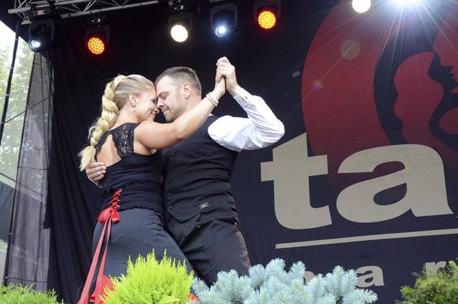 Hanna-Leena Liukku ja Olli Syrjälä valittiin Kurikan vuoden urheilijoiksi. Yhteistä lavatanssiharrastusta on nyt takana neljä vuotta. ARKISTOKUVA: TIINA RANTAKOSKI