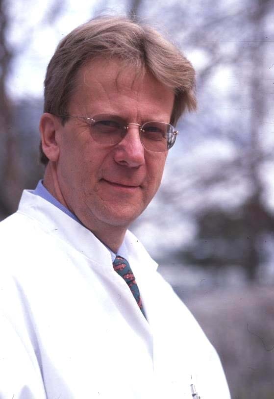 Heikki Peltola on emeritus infektiotautiopin professori Helsingistä.