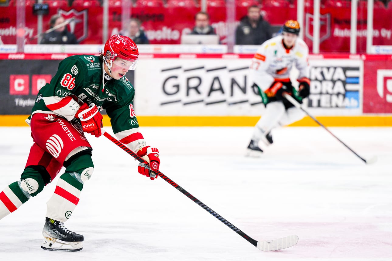 Oliver Hult urakoi torstaina Sportin U20-nuorten pelissä Raumalla ja keskiviikkona liigaottelussa Vaasassa. Arkistokuva.