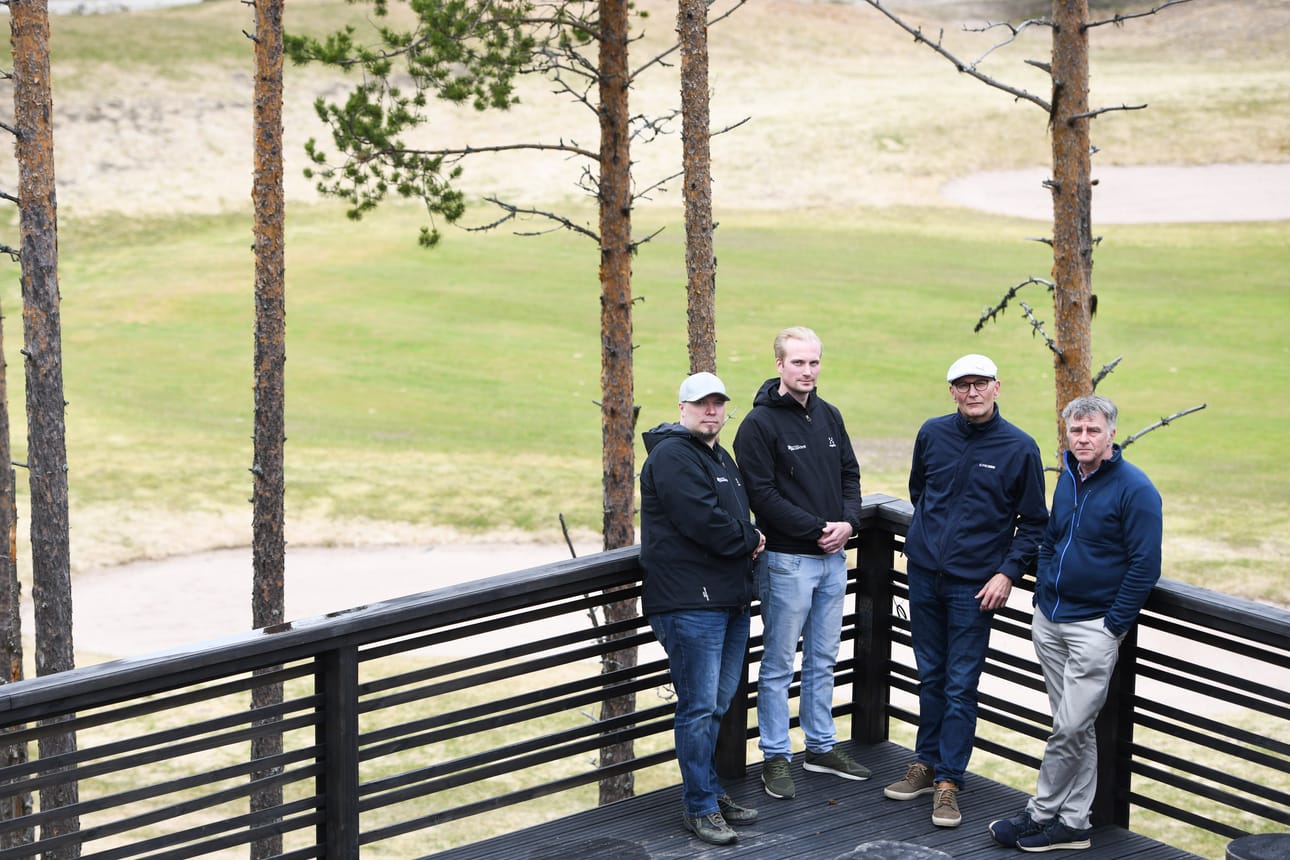 Mika Määttä (vas.), Sami Palosaari, Alpo Leinonen ja Hannu Virranniemi katsovat luottavaisena tulevaisuuteen.