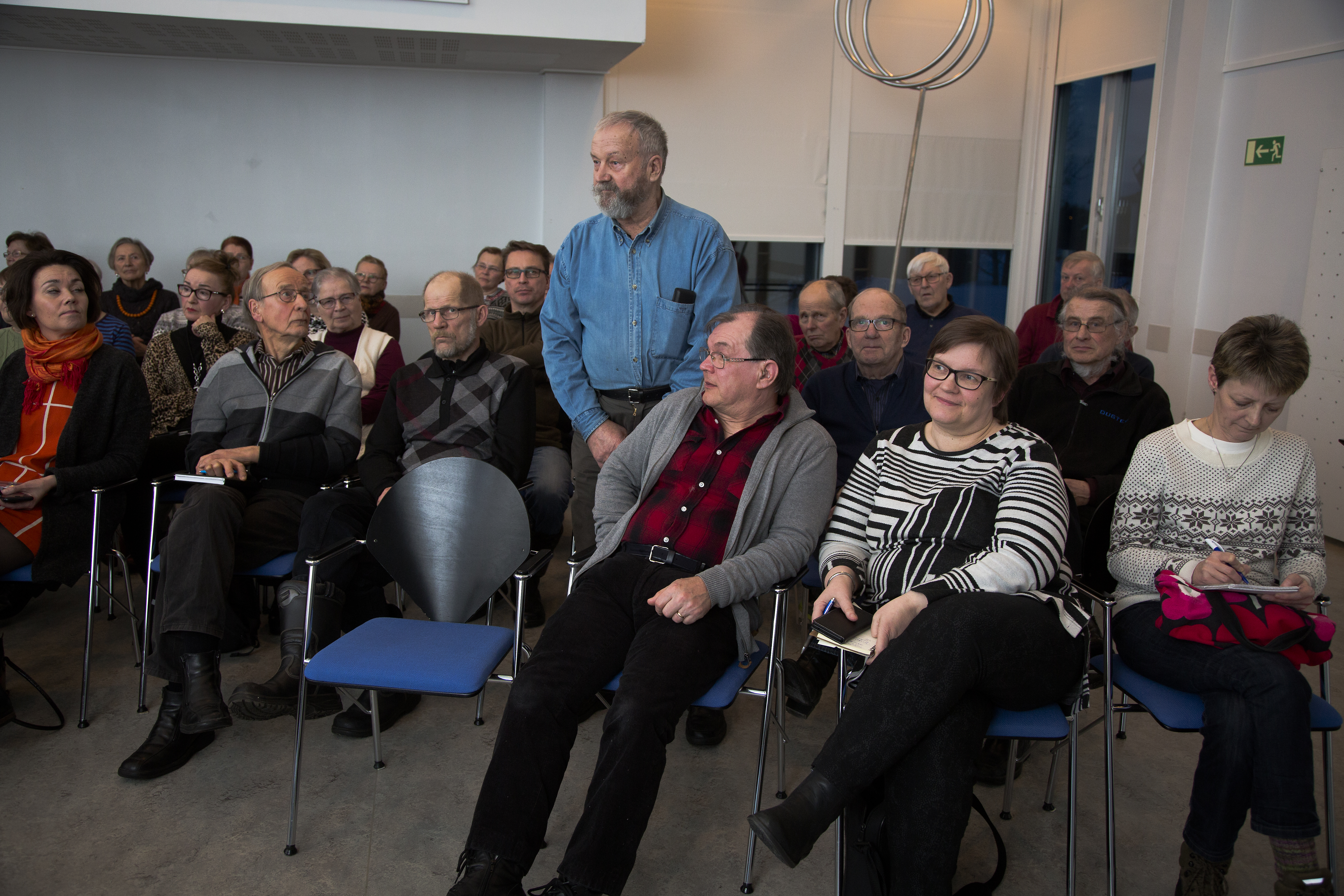Tätä se lähidemokratia on: tullaan paikalle ja vaikutetaan päättäjiin, jotka ovat tulleet kuuntelemaan kansan ääntä.