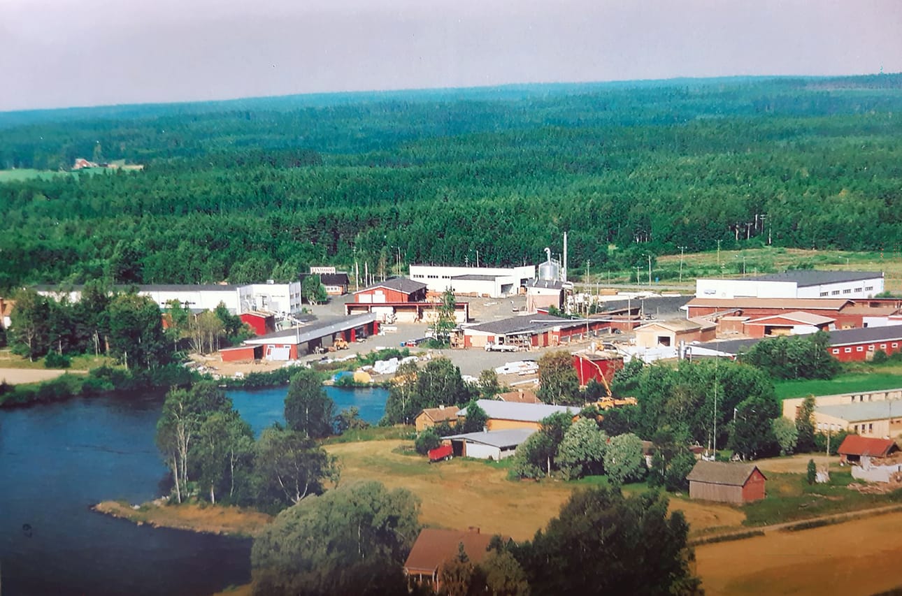 Finwoodin tehdasalue Hoiskossa oli vaikuttava näky 1990-luvulla.