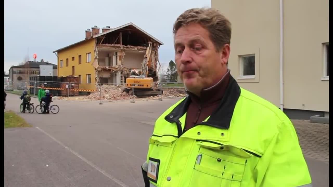 Oulaisten vanha lehtorila puretaan