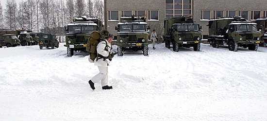 Suomi menettä huomattavan määrän verotuloja, kun armeija lyhentää nuorten työuria.