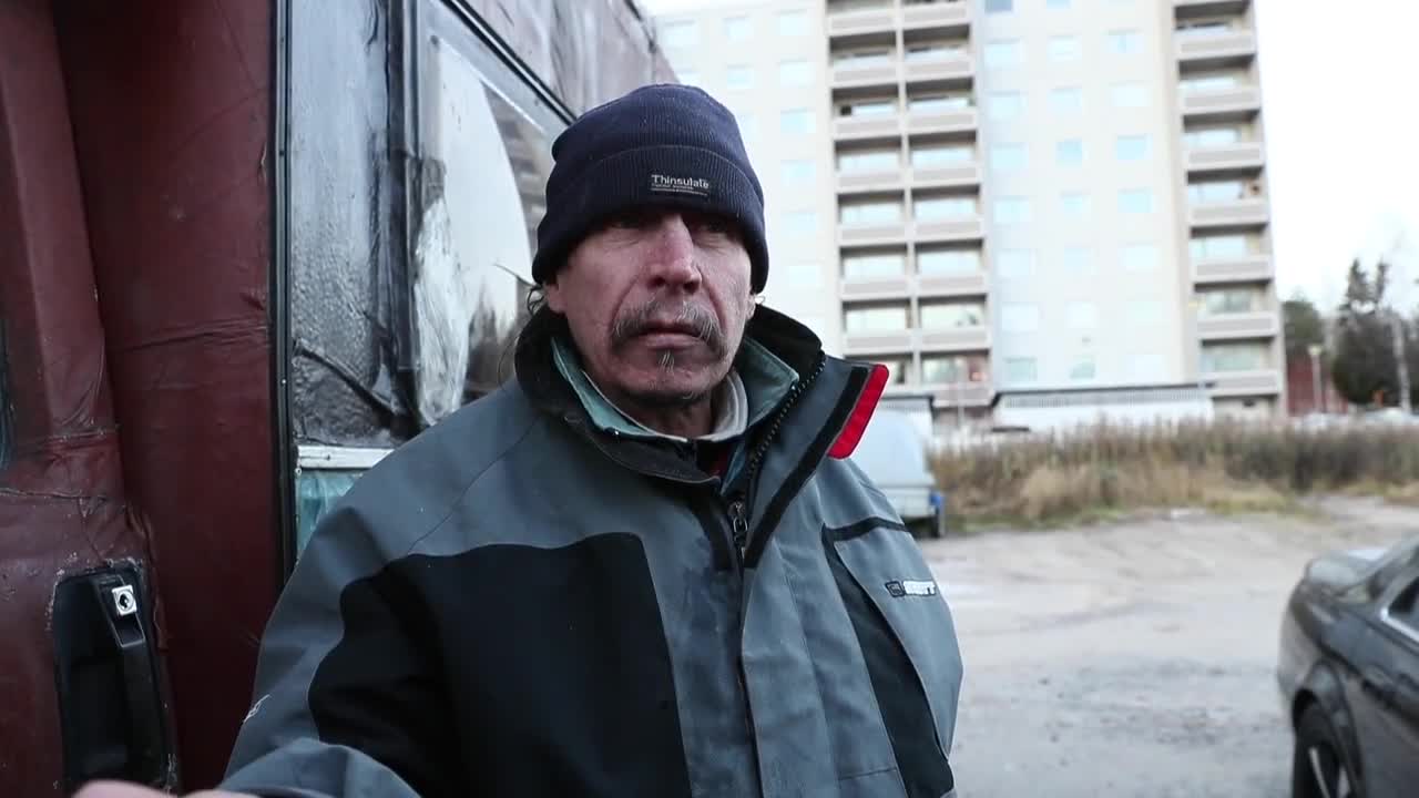 Pentti Junnonaho asuu asuntoautossa
