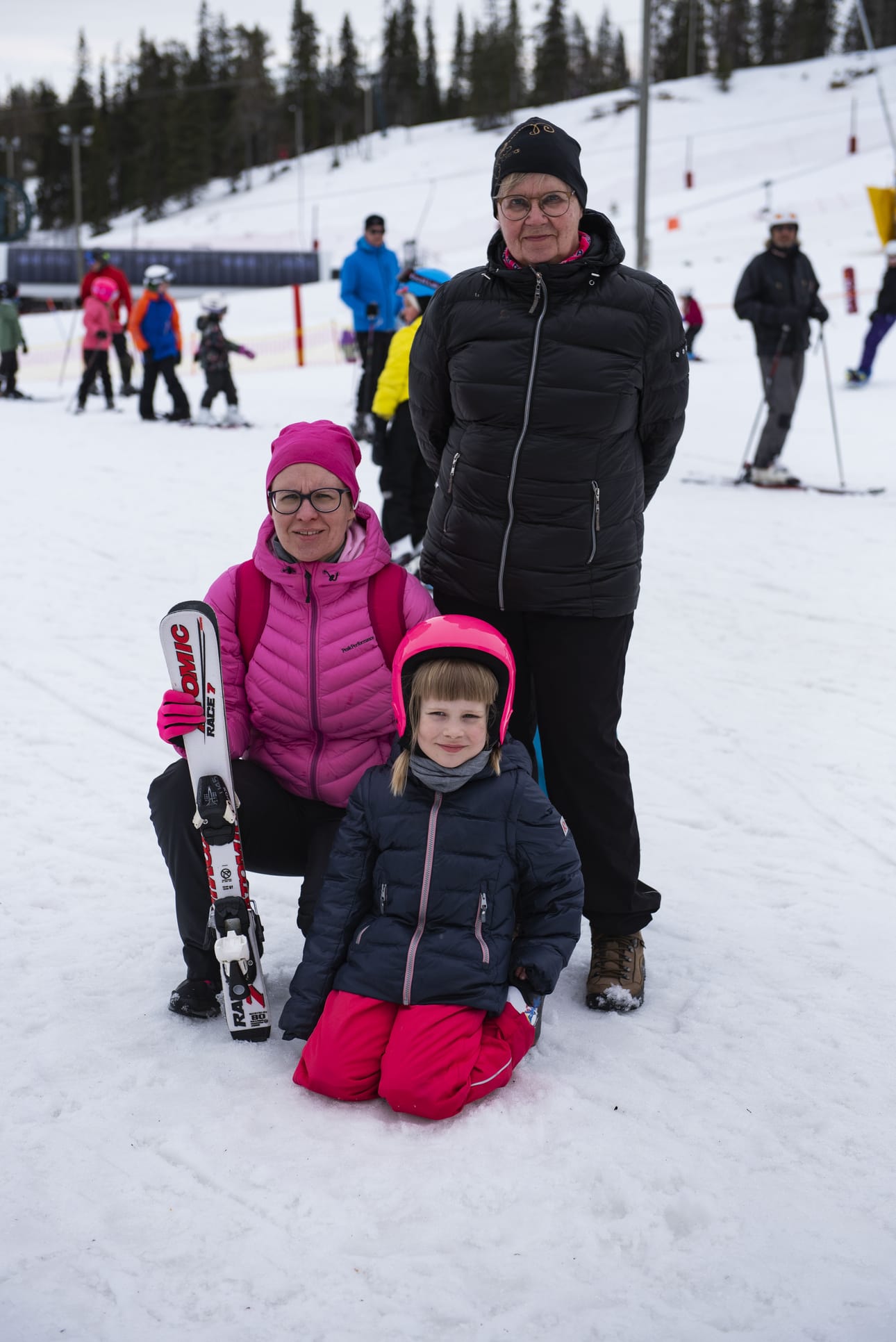 Riikka Vesterin ja Helena Kaijalaisen mielestä tärkeintä pääsiäisessä on perheen yhteinen aika. Saana Vesterin mielestä pääsiäisen ykkösasiaksi nousee suklaamunat