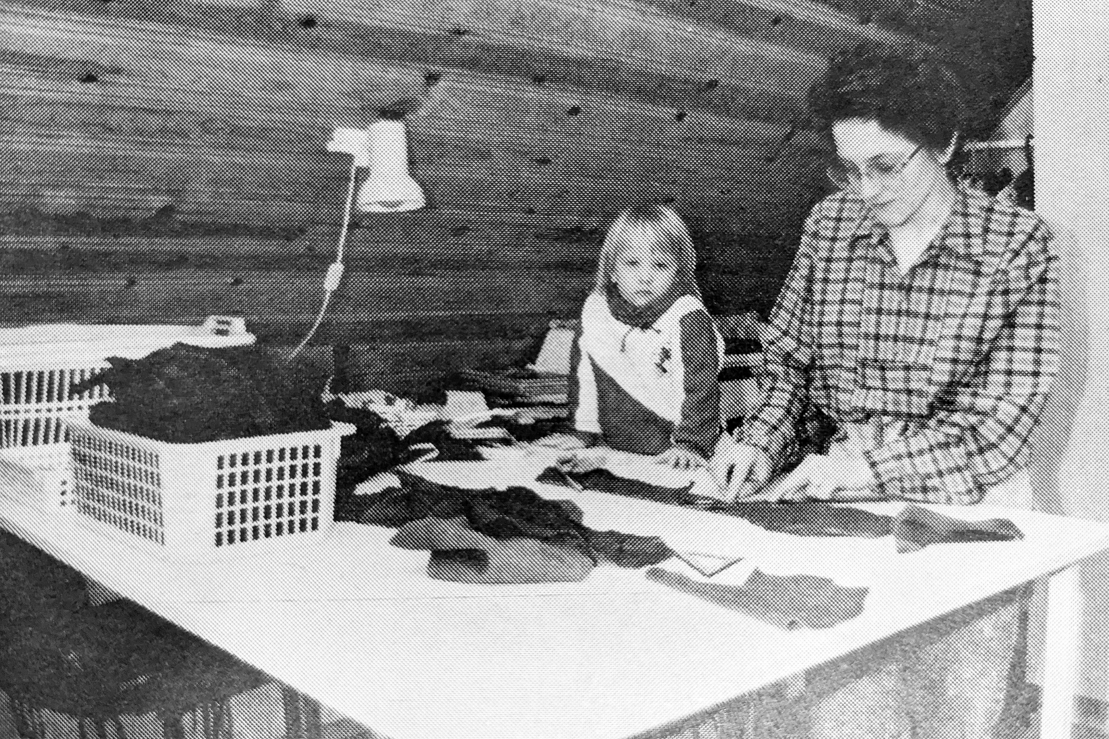 Vanha kuva 1989: Aira Lehtimäki perusti ompelimon, jotta voi hoitaa lapset kotona