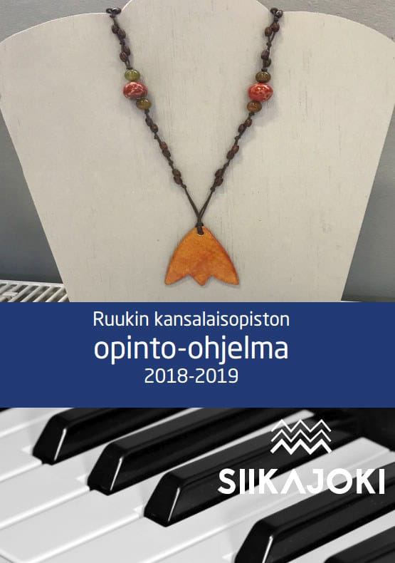 Uuden opinto-oppaan kantta koristaa Liisa Pietilän koru viime vuoden korukurssilta.