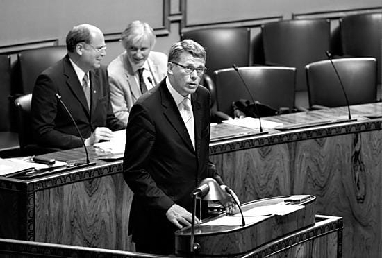 Pääministeri Matti Vanhasen esitteli Suomen puheenjohtajuuskauden tavoitteita keskiviikkona eduskunnan kevätkauden viimeisessä istunnossa.