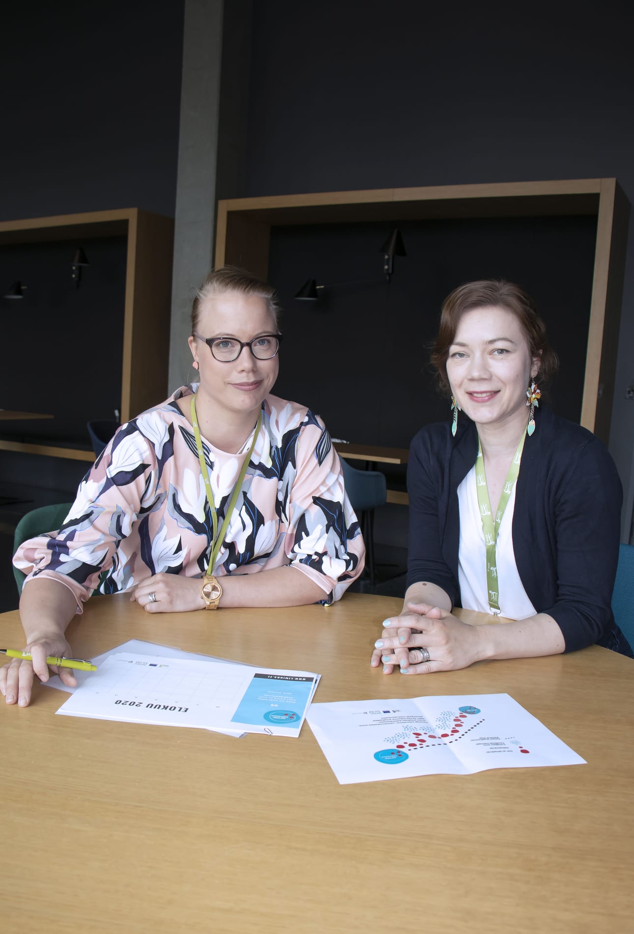 Kaisa Uusimäki ja Johanna Aromaa kannustavat liminkalaisyrittäjiä mukaan Parempi tulevaisuus -hankkeeseen.