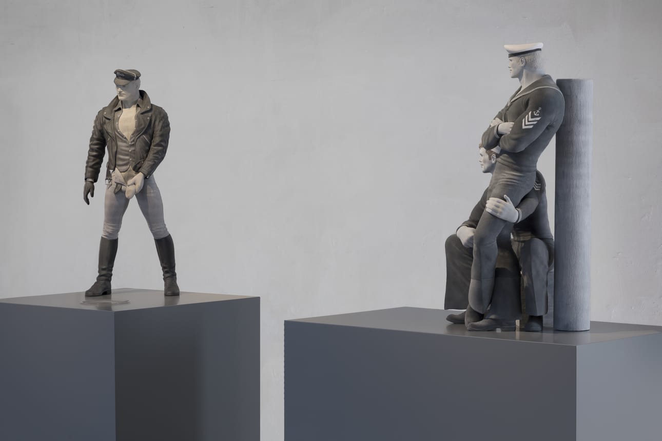 Pekka Jylhän luonnokset Jano (vas.) ja Sininen laituri Tom of Finland -veistoksiksi muistuttavat suvaitsevaisuudesta sekä oikeudesta rakastaa ja tulla rakastetuksi. Kiistellylle veistokselle ei ole vielä sijoituspaikkaa.