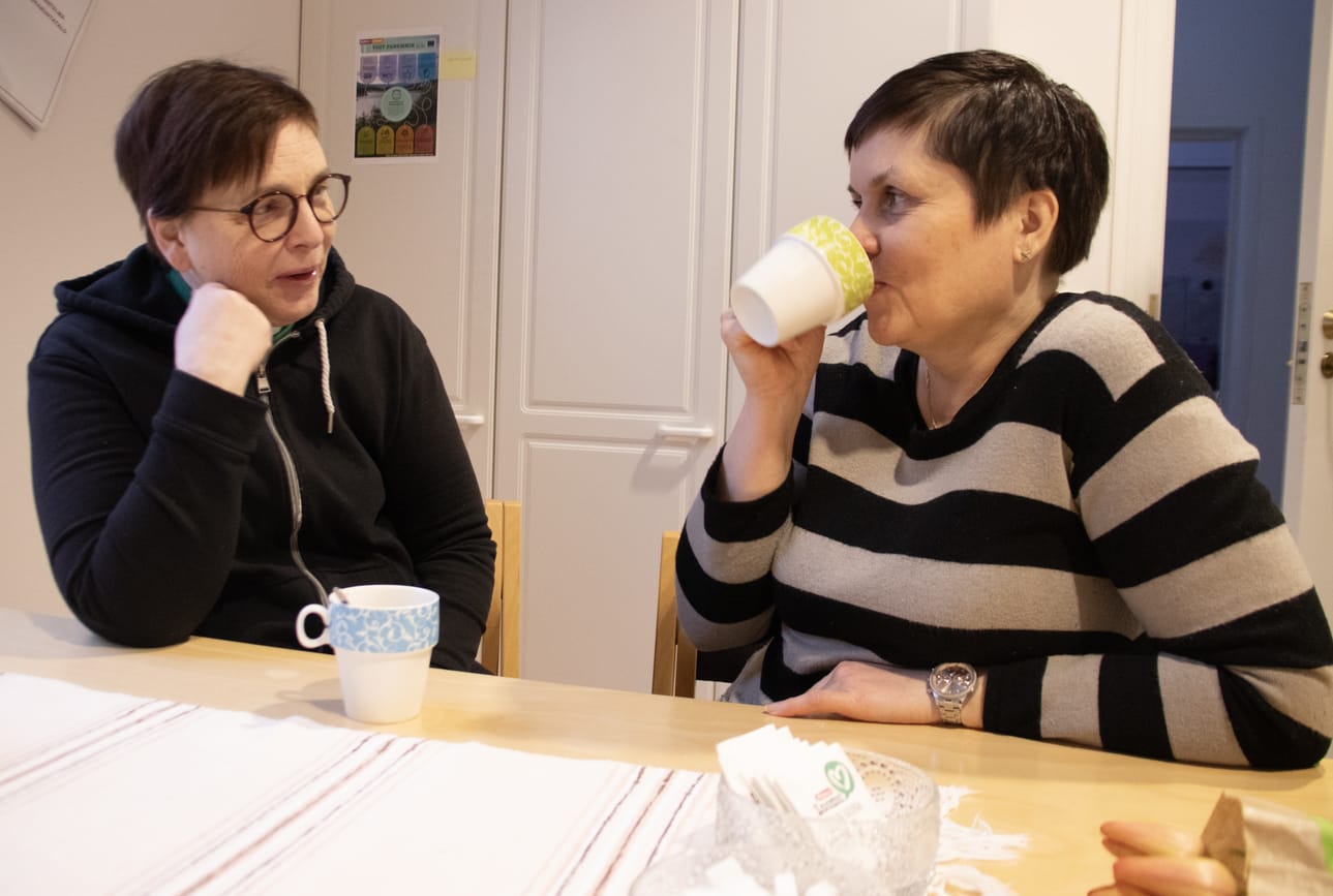 Siikalatvan seurakunnan diakonissa Mervi Karttunen ja lastenohjaaja Marja Haverinen tekevät työparina tiivistä yhteistyötä lapsiperheiden parhaaksi. Siikajokilaakson diakoniatyölle lapsiperheille kohdistaen osoitettu hyväntekeväisyysraha käytetään kaikille lapsiperheille avoimen retken kuluihin.