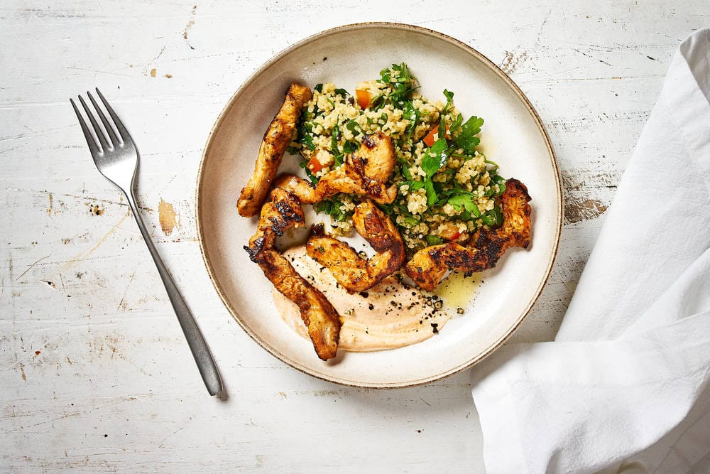 Kariniemen Gourmet Paistettuja kananpojan isoja fileesuikaleita ja tabboulehia -reseptikuva.